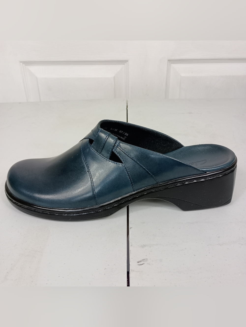 Clarks Leather Clogs Mules 8.5 Womens Blue Vegetable Tanned Slip On Ltd Ed VTG - Picture 6 of 12